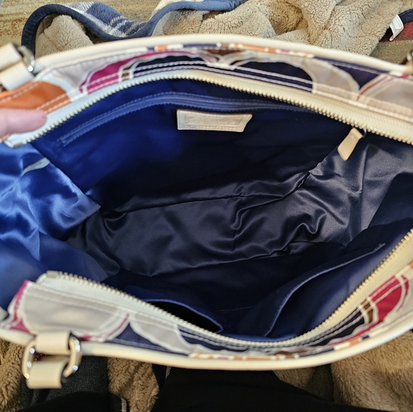 NWT COACH PARK HAND DRAWN COLLECTIBLE POPPY TOTE ๐ฅ๐ฅ ๐ฅ๐ฅ - Picture 6 of 9